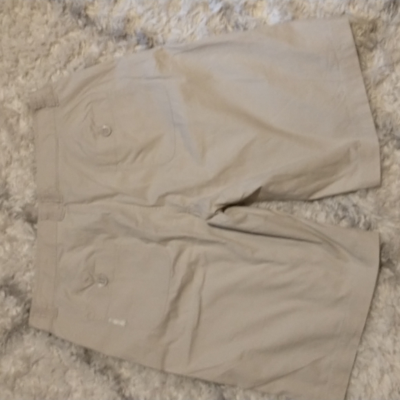 Columbia women's size 10 khaki 11.5" inseam khaki shorts - Picture 6 of 7